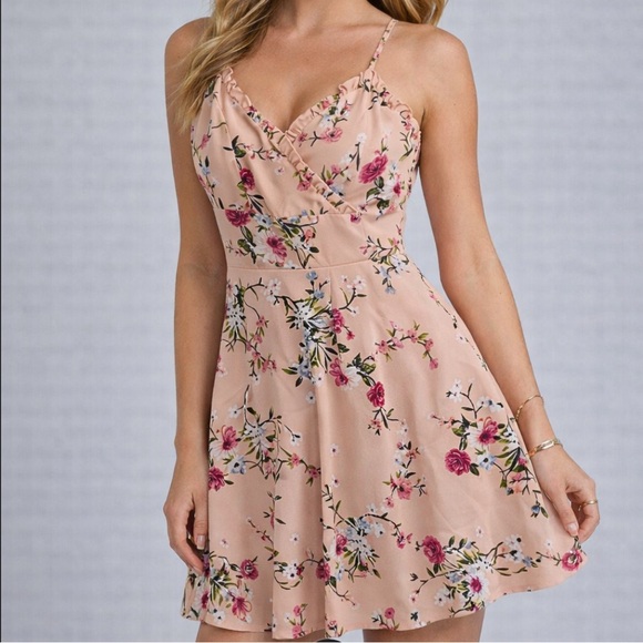 Francesca's Collections Dresses & Skirts - 🌷Women’s small pink floral mini dress from Francesca‘s